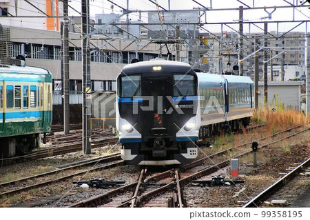 New Izu Odoriko…Limited Express Odoriko E257 Series ~ Mishima Station New Izu Odoriko…Limited Express Odoriko E257 Series ~ Mishima Station 99358195