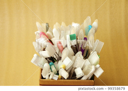 Disposable toothbrush (hotel amenity) 99358679
