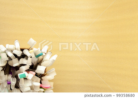 Disposable toothbrush (hotel amenity) 99358680