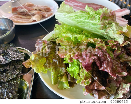 韓國烤肉和生菜 99360415