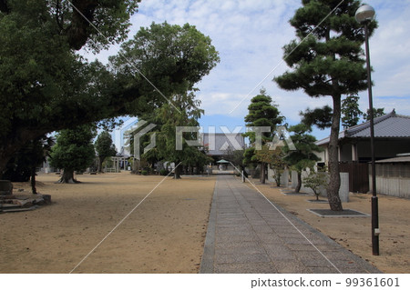 Shikoku Shrine Place No. 76 Buddhist temple "Kanakuraji" main hall 99361601