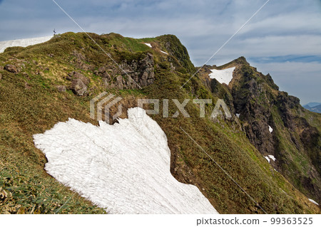 The summit of Mt. Tanigawa seen from the top of Nishiguro Ridge covered with remaining snow The summit of Mt. Tanigawa seen from the top of Nishiguro Ridge covered with remaining snow 99363525