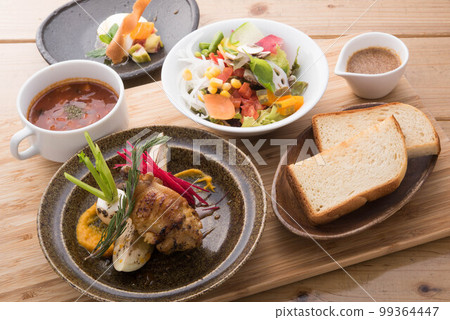 菜單照片、午餐、晚餐、甜點 菜單照片、午餐、晚餐、甜點 99364447