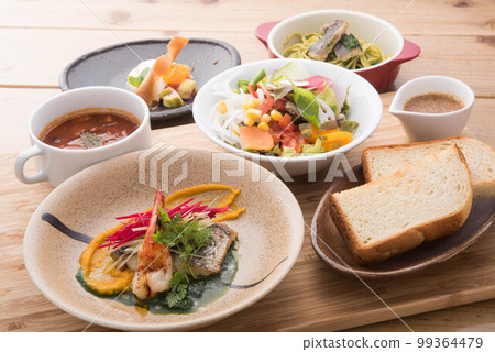 菜單照片、午餐、晚餐、甜點 菜單照片、午餐、晚餐、甜點 99364479