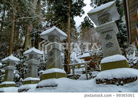 被白雪覆蓋的雲邊寺：展現在眼前的動人景象 99365001
