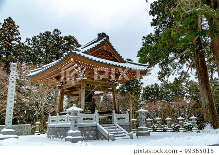 Unpenji covered with snow: A moving spectacle spreads out before you 99365018