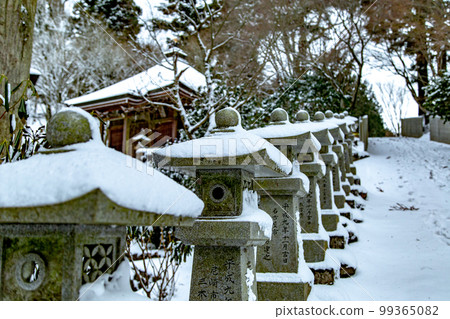Unpenji covered with snow: A moving spectacle spreads out before you 99365082