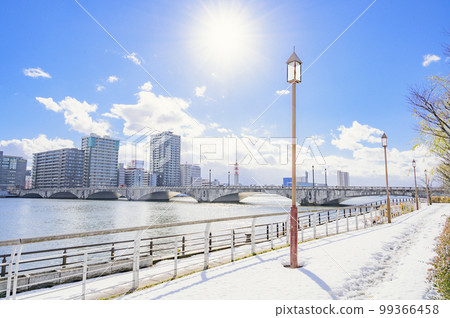 Shinano River and Bandai Bridge in sunny winter Shinano River and Bandai Bridge in sunny winter 99366458
