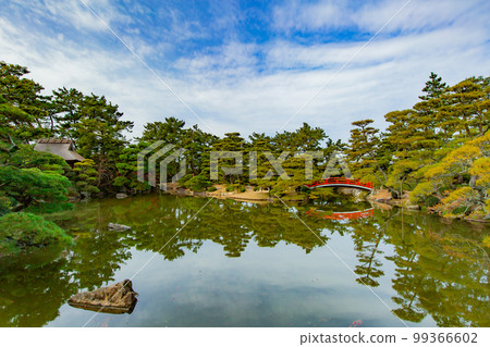 擁有神奇鳥居的大名庭園 Nakazu Banshoen 99366602