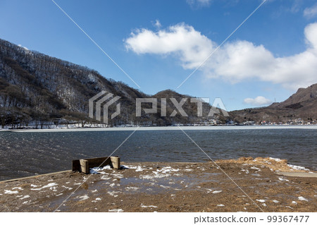 The shore of Lake Haruna in winter, the unfrozen shore 99367477