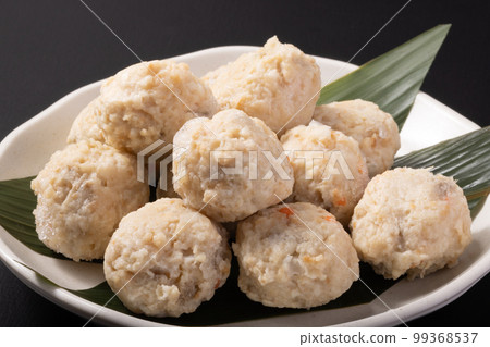 Chicken burdock dumpling, chicken burdock fishball Chicken burdock dumpling, chicken burdock fishball 99368537