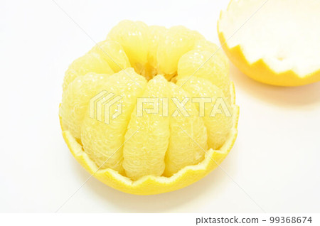Tosa pomelo cut into pieces 99368674