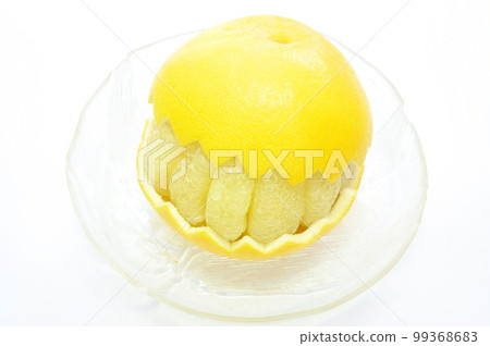 Tosa pomelo cut into pieces Tosa pomelo cut into pieces 99368683
