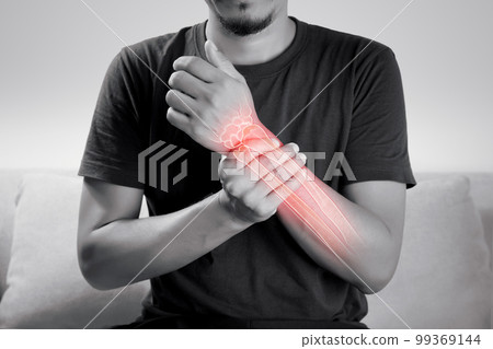 Man with osteoporosis symptoms in the arm. 99369144