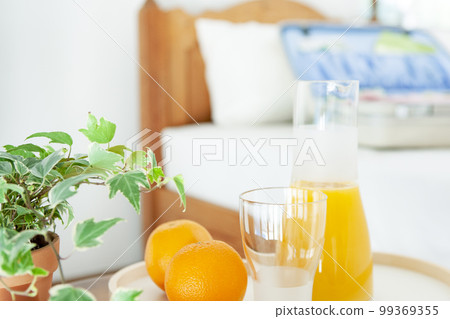 有飲料的臥室 99369355