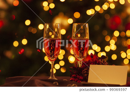 香檳杯和留言卡 99369397