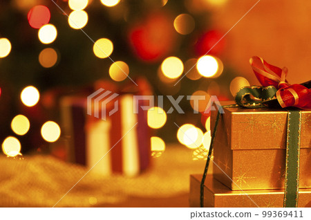 聖誕樹和禮物 99369411