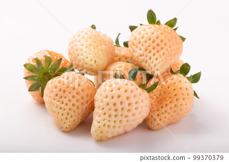 Nagano White Strawberries Awayuki 99370379
