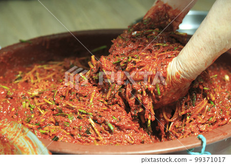 Making Kimchi Kimchi Soup Making Kimchi Kimchi Soup 99371017