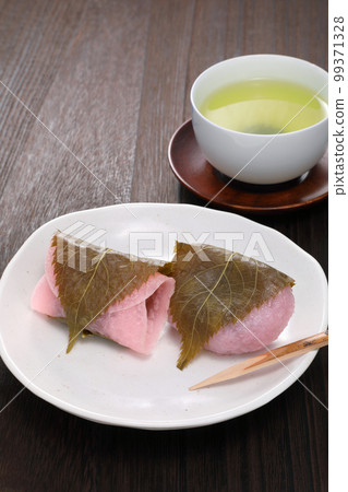 Cherry blossom 99371328