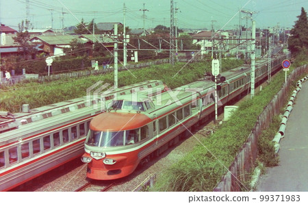 Odakyu Series 3100 NSE car (3191-) 安裝車頂冷卻器前，1976 年 9 月 15 日，町田高速公路附近 99371983
