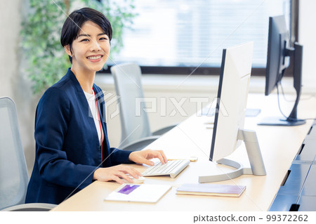 女商人辦公室 99372262
