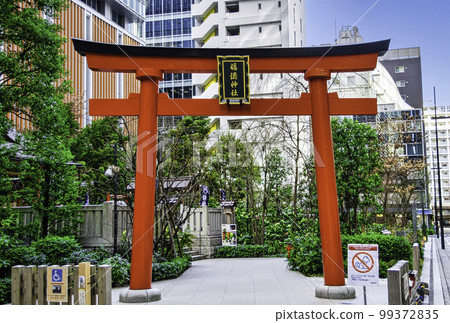 Nihonbashi Fukutoku Shrine (Mebuki Inari) Red Torii The first shrine to hold the Edo Tomikurafuto (lottery) A shrine for praying for good fortune Nihonbashi Fukutoku Shrine (Mebuki Inari) Red Torii The first shrine to hold the Edo Tomikurafuto (lottery) A shrine for praying for good fortune 99372835
