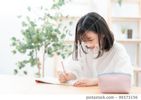 Elementary school girl studying Elementary school girl studying 99373156