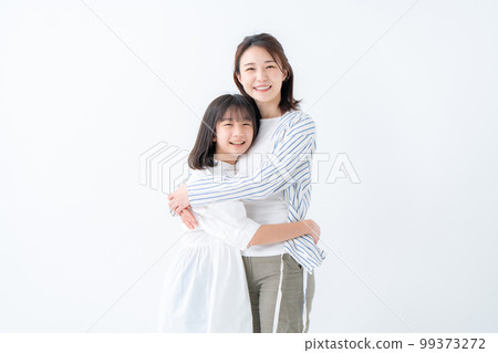 Parent and child hug affection Parent and child hug affection 99373272