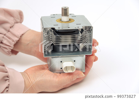 [Woman with a magnetron] 99373827