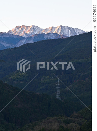 日本西部最高峰石鎚山的冬日早晨 99374633