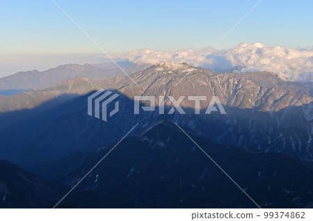 Mt. Ishizuchi, one of the highest mountains in western Japan, and Kamigamori Mt. Ishizuchi, one of the highest mountains in western Japan, and Kamigamori 99374862
