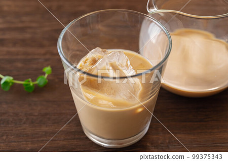 Coffee with rich milk 99375343