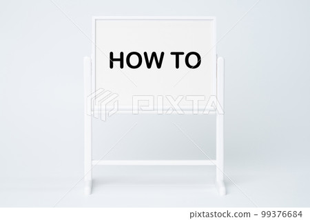 一塊寫有 HOW TO 的白板 99376684