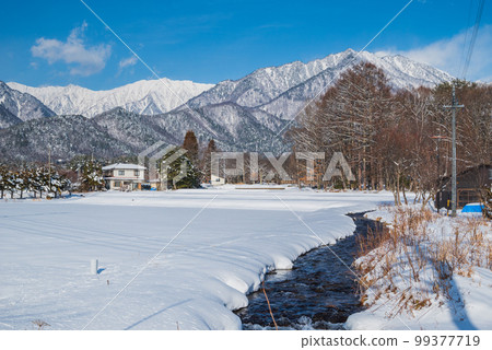 [Silver world] Northern Alps and stream [Omachi City] 99377719