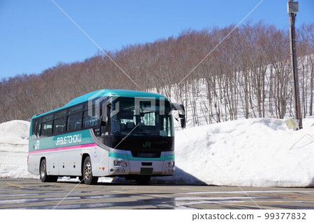 從青森開往十和田湖的JR巴士水海號 99377832