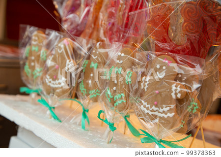 gingerbread in transparent packaging 99378363
