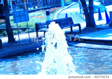 彩色海浪背景閃光（2023 年 2 月註冊） 99379254