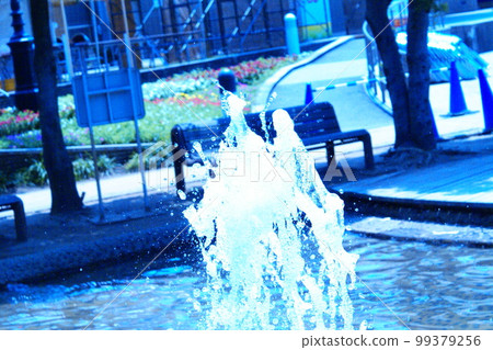 彩色流河透明透明（2023年2月註冊） 99379256