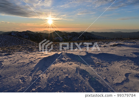 日本百座名山之一的鶴木山摩根山 日本百座名山之一的鶴木山摩根山 99379784