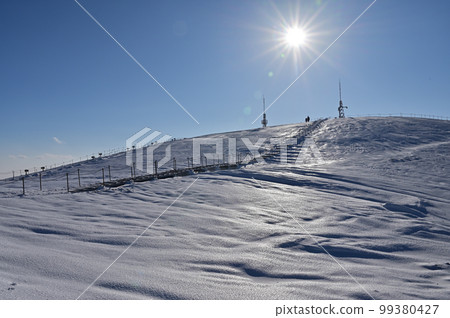 Winter scenery of Mt. Tsurugi, one of Japan's 100 famous mountains, cold morning 99380427
