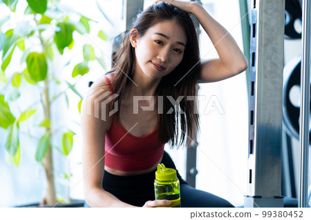 Young woman training in a sports gym 99380452