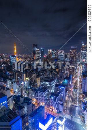 Beautiful night view of towers and skyscrapers shining red in the night sky of the big city of Tokyo | Night view image | Minato-ku, Tokyo 99382462
