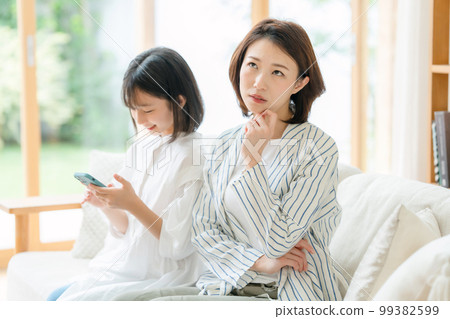 Smartphone parent and child trouble 99382599