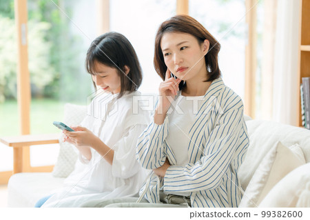 Smartphone parent and child trouble Smartphone parent and child trouble 99382600