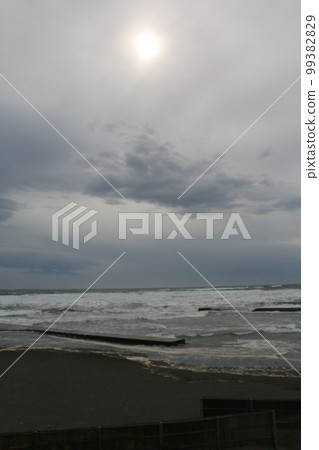 The sun and sea 99382829