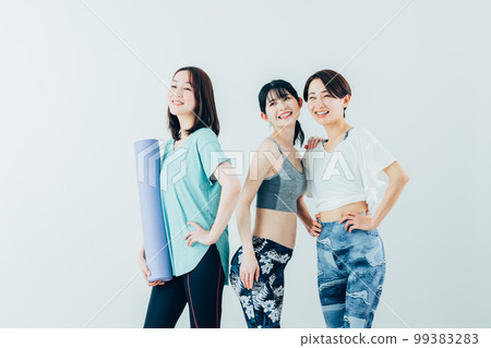 Middle woman wearing yoga wear 99383283
