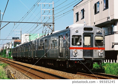 Series 7700 on the Tokyu Tamagawa Line heading straight for Kamata 99385245