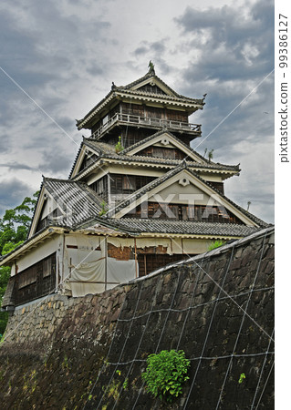Kumamoto Castle restored to its beautiful and majestic appearance after restoration Kumamoto Castle restored to its beautiful and majestic appearance after restoration 99386127