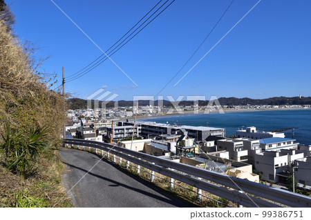 View from Sakanoshita slope in Kamakura 99386751